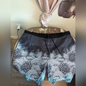 Round tree and Yorke Men's 3X plus size swim shorts in blue gray fade